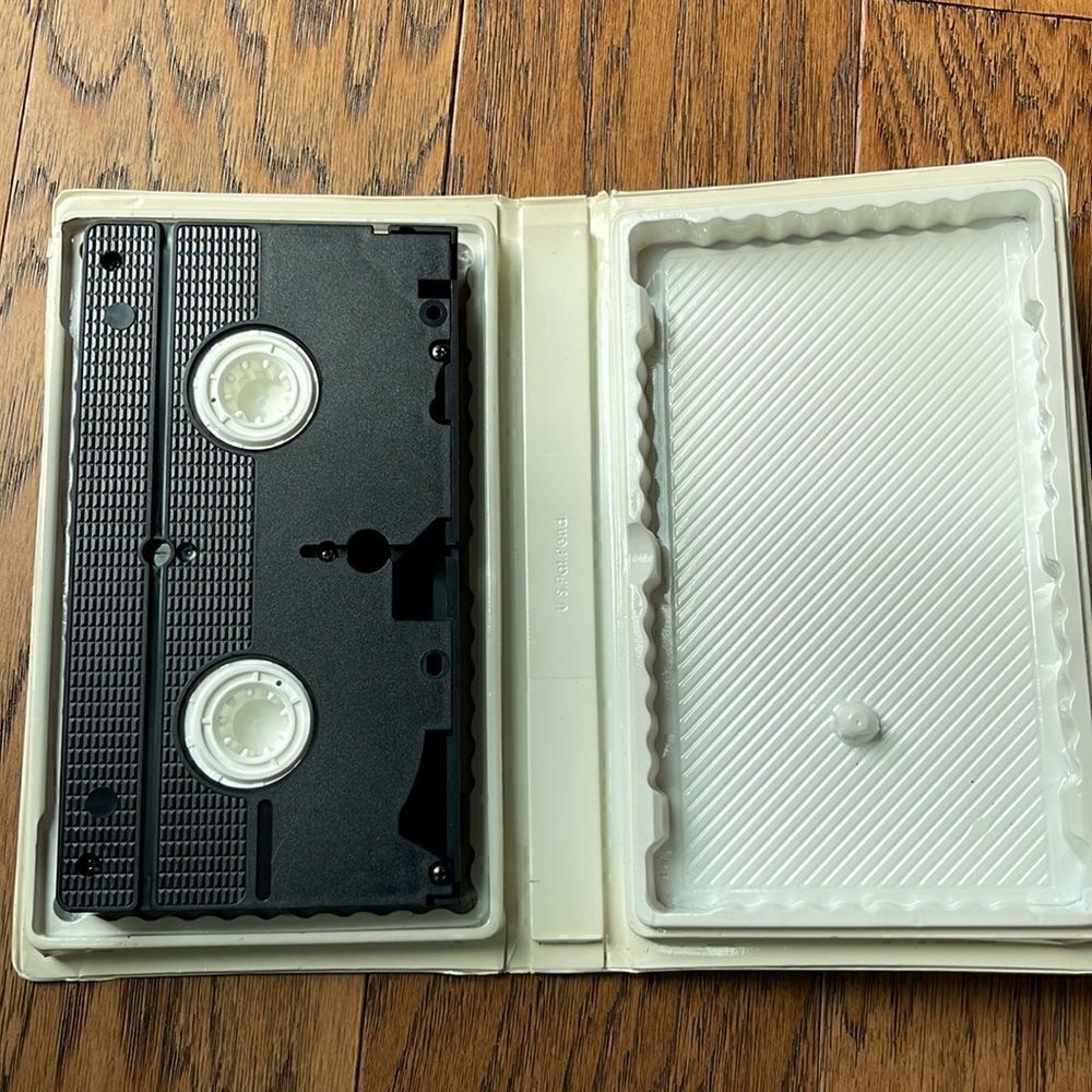 🔥host pick🔥 Black diamond Disney Classic Robin Hood VHS Tape. - Picture 4 of 6